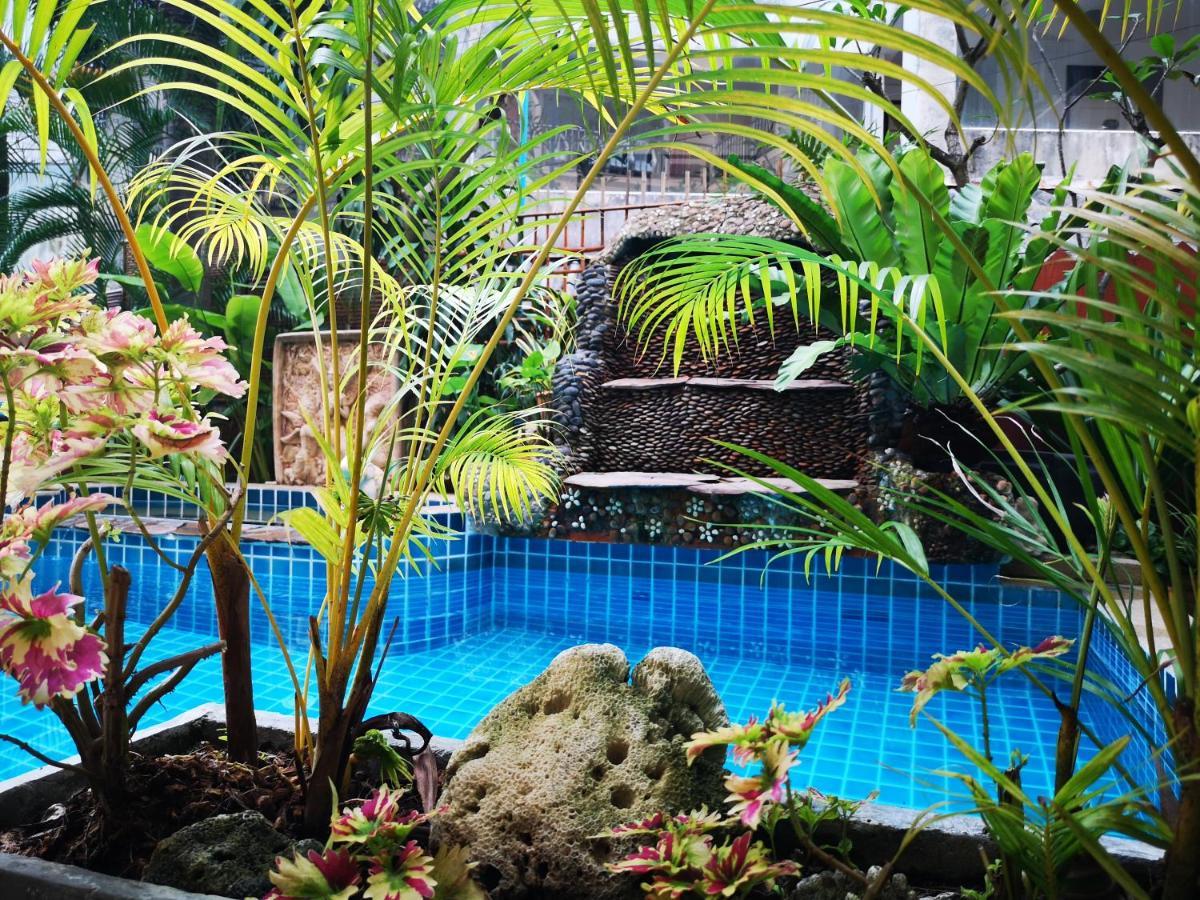 Seven Seas Hotel Patong Exterior foto
