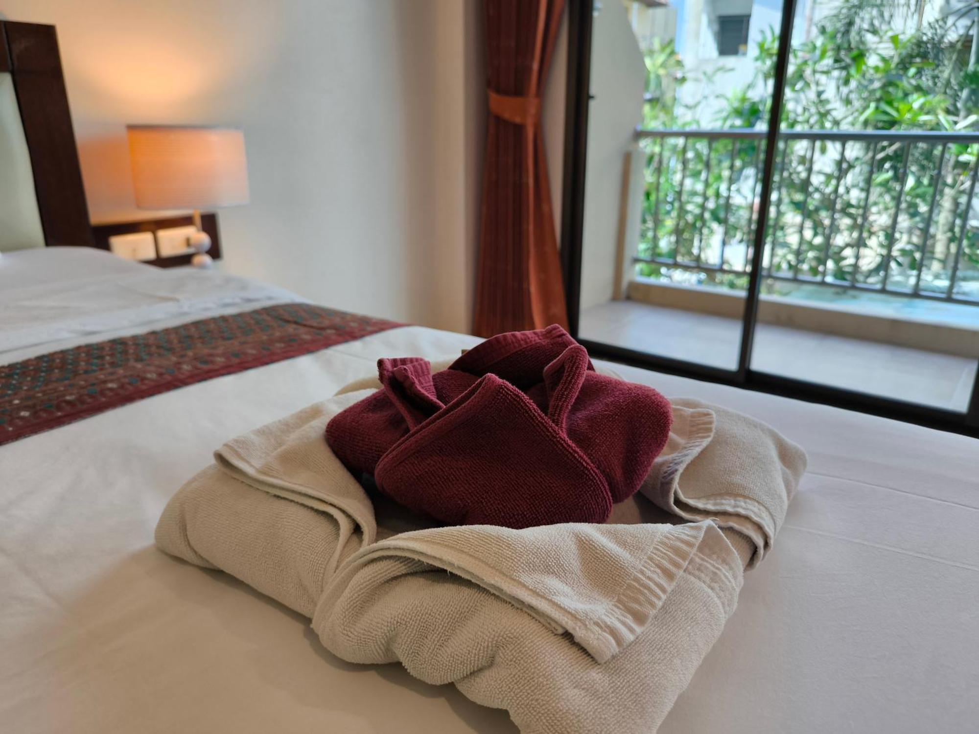 Seven Seas Hotel Patong Exterior foto