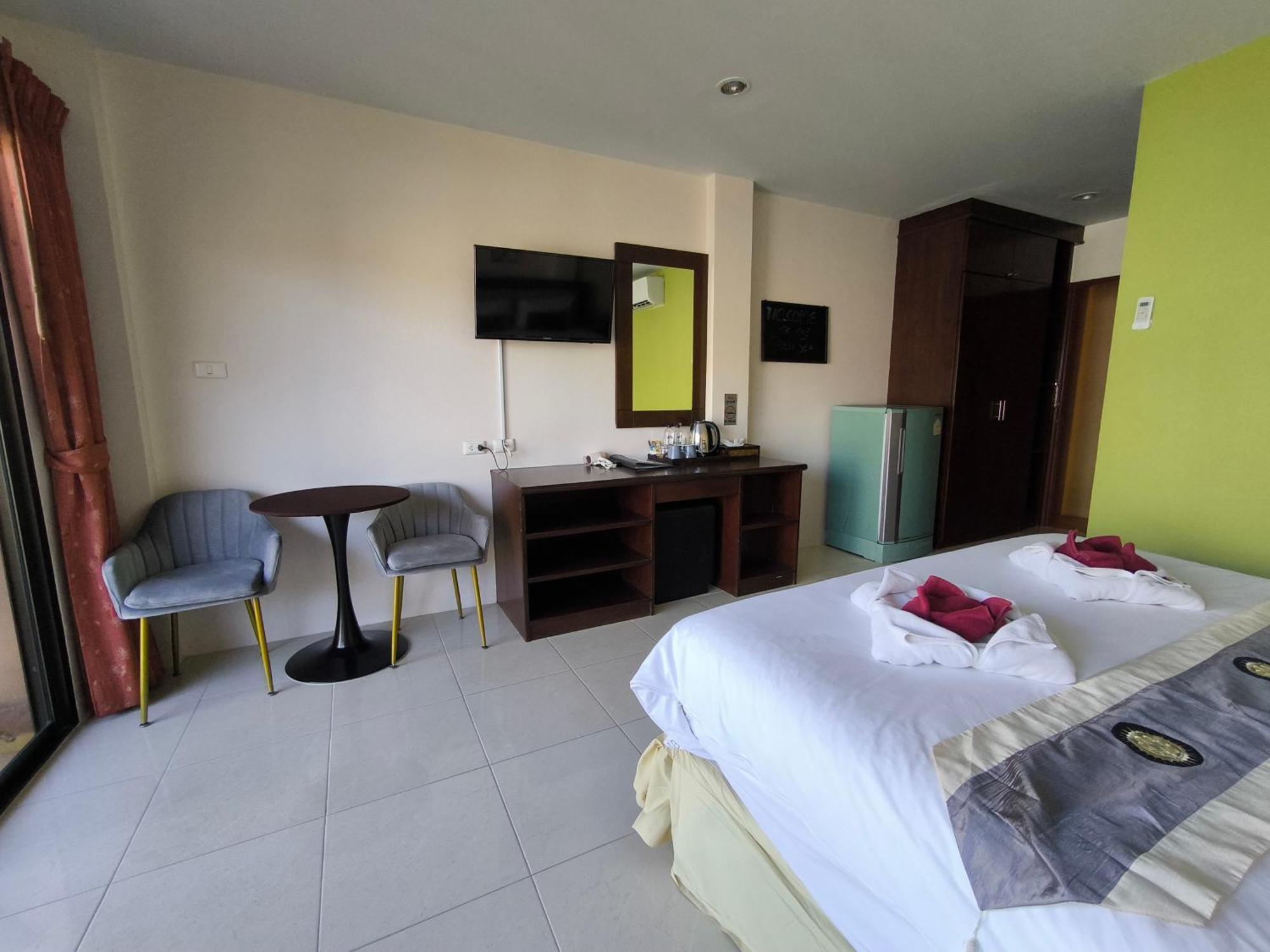 Seven Seas Hotel Patong Exterior foto