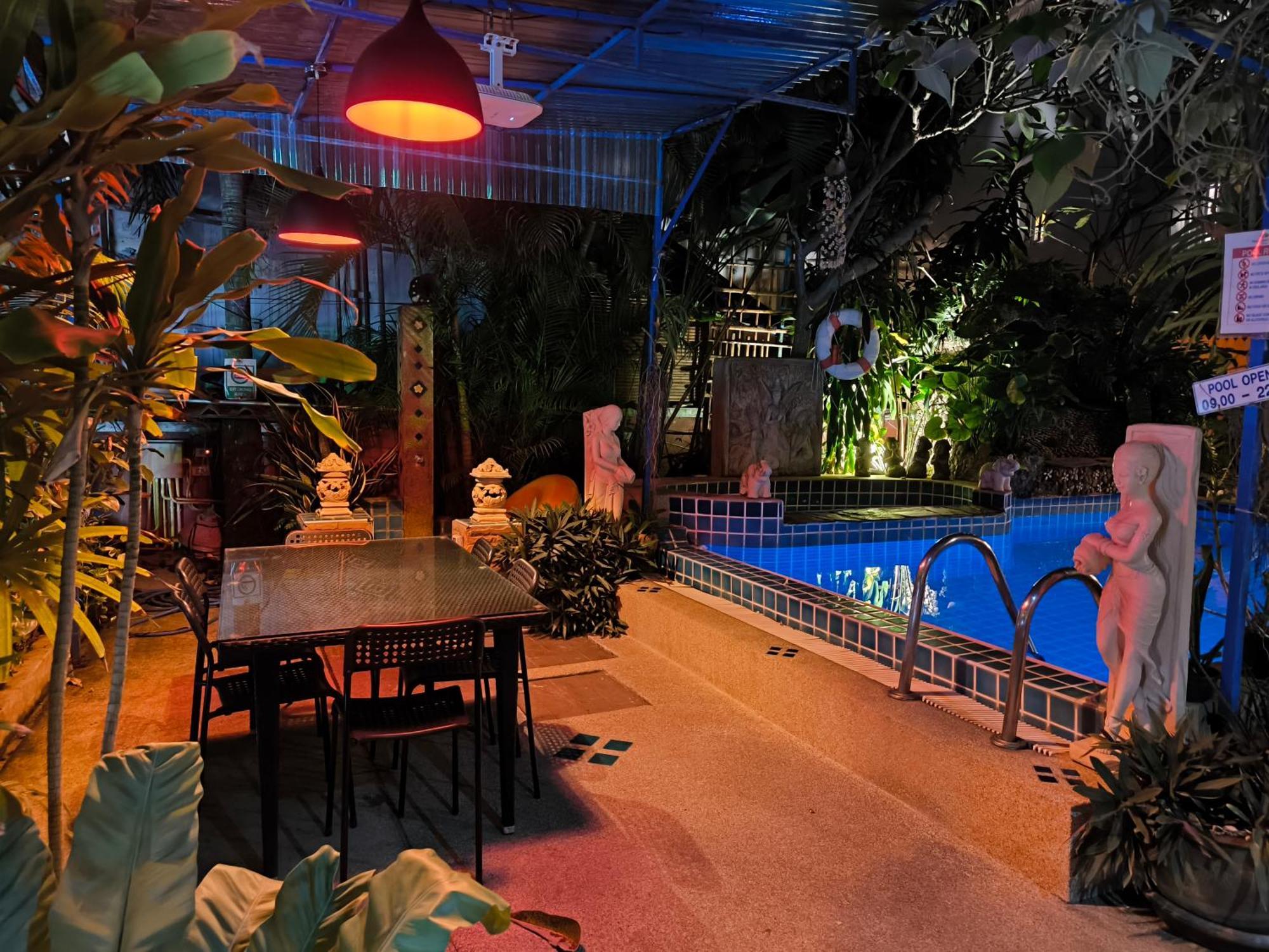 Seven Seas Hotel Patong Exterior foto
