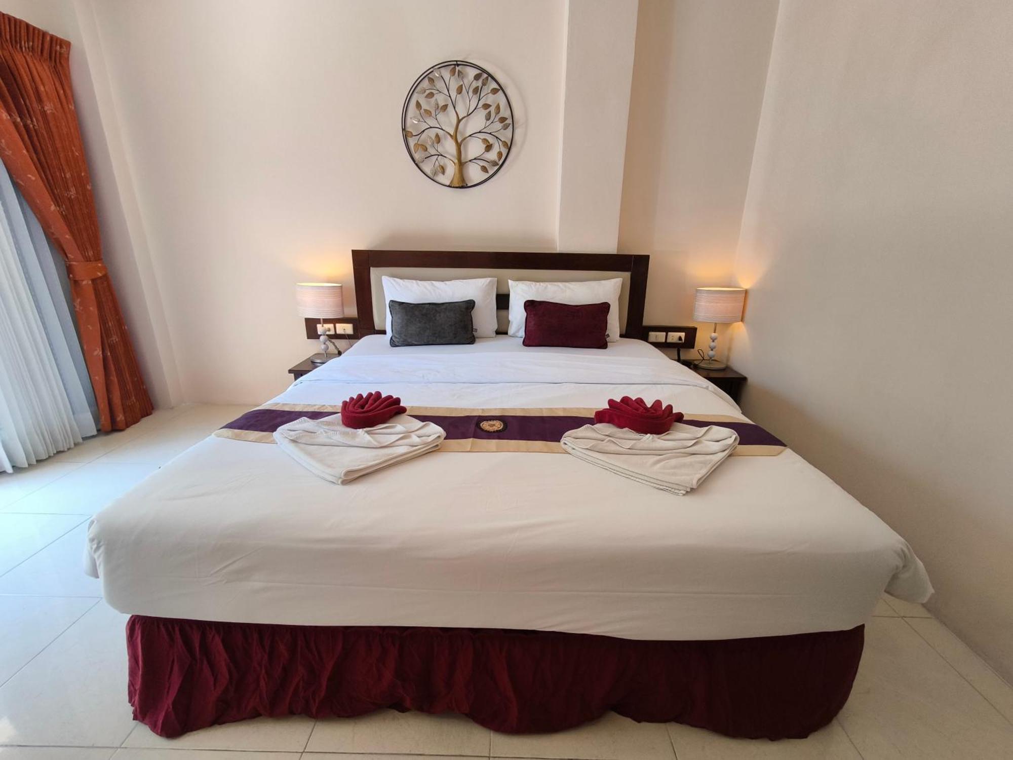 Seven Seas Hotel Patong Exterior foto