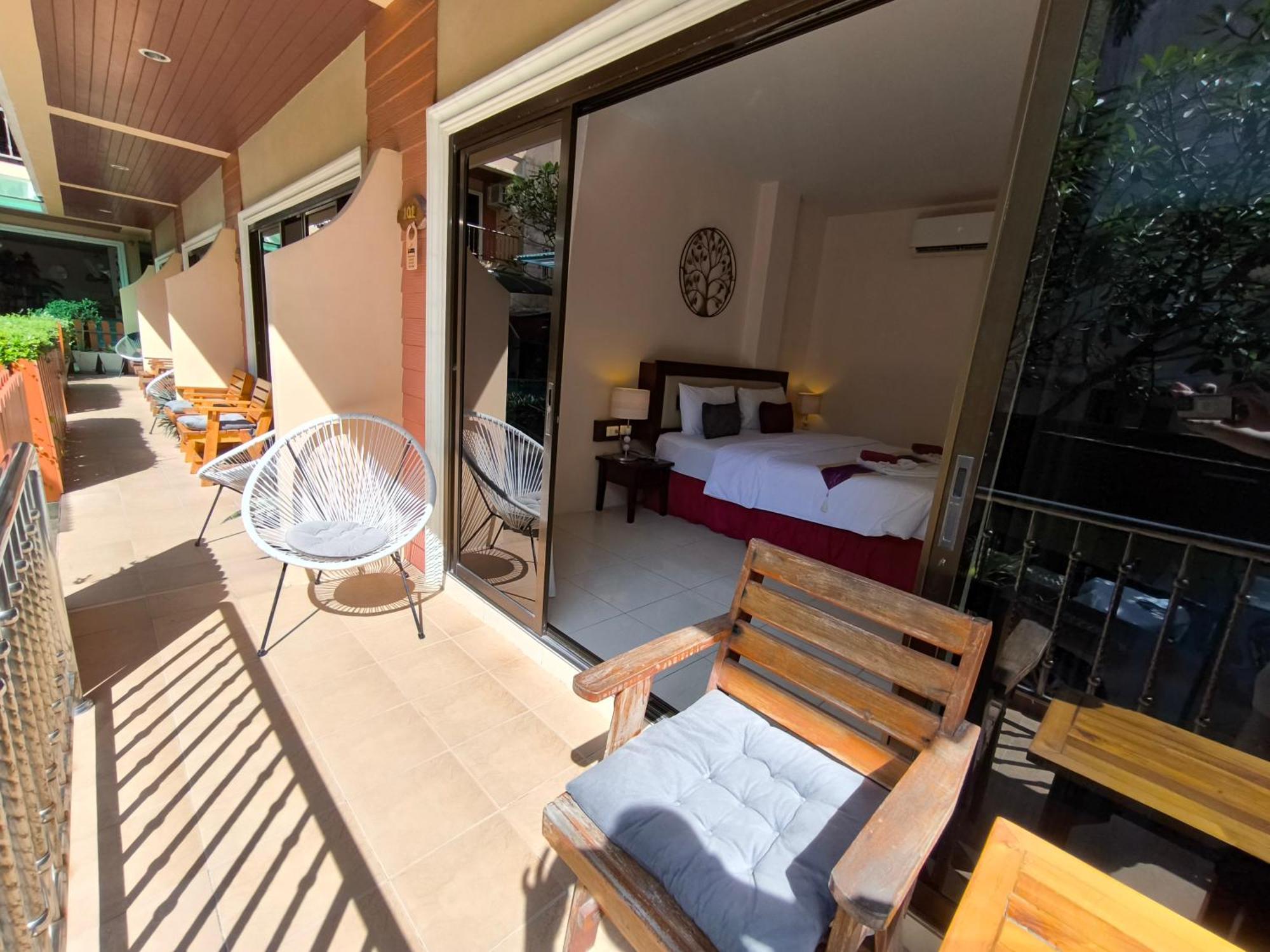Seven Seas Hotel Patong Exterior foto