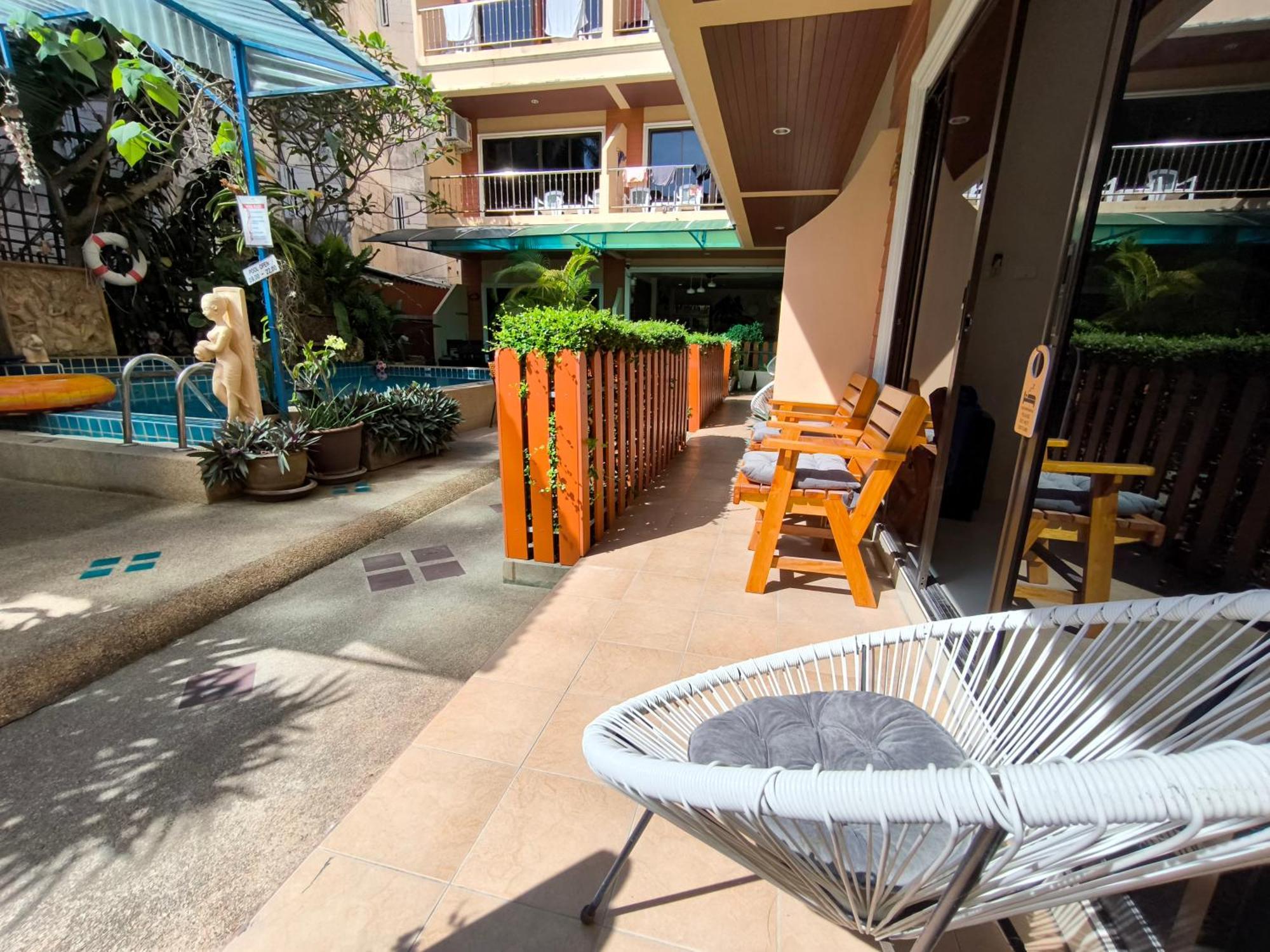 Seven Seas Hotel Patong Exterior foto